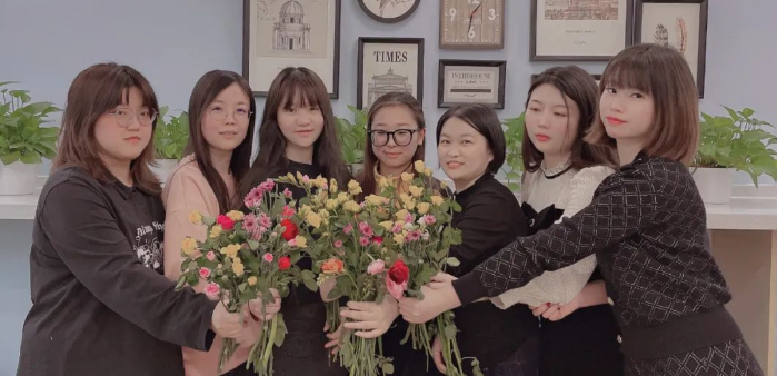 3·8妇女节——必赢亚洲科技鲜花萦绕，，，优美相伴